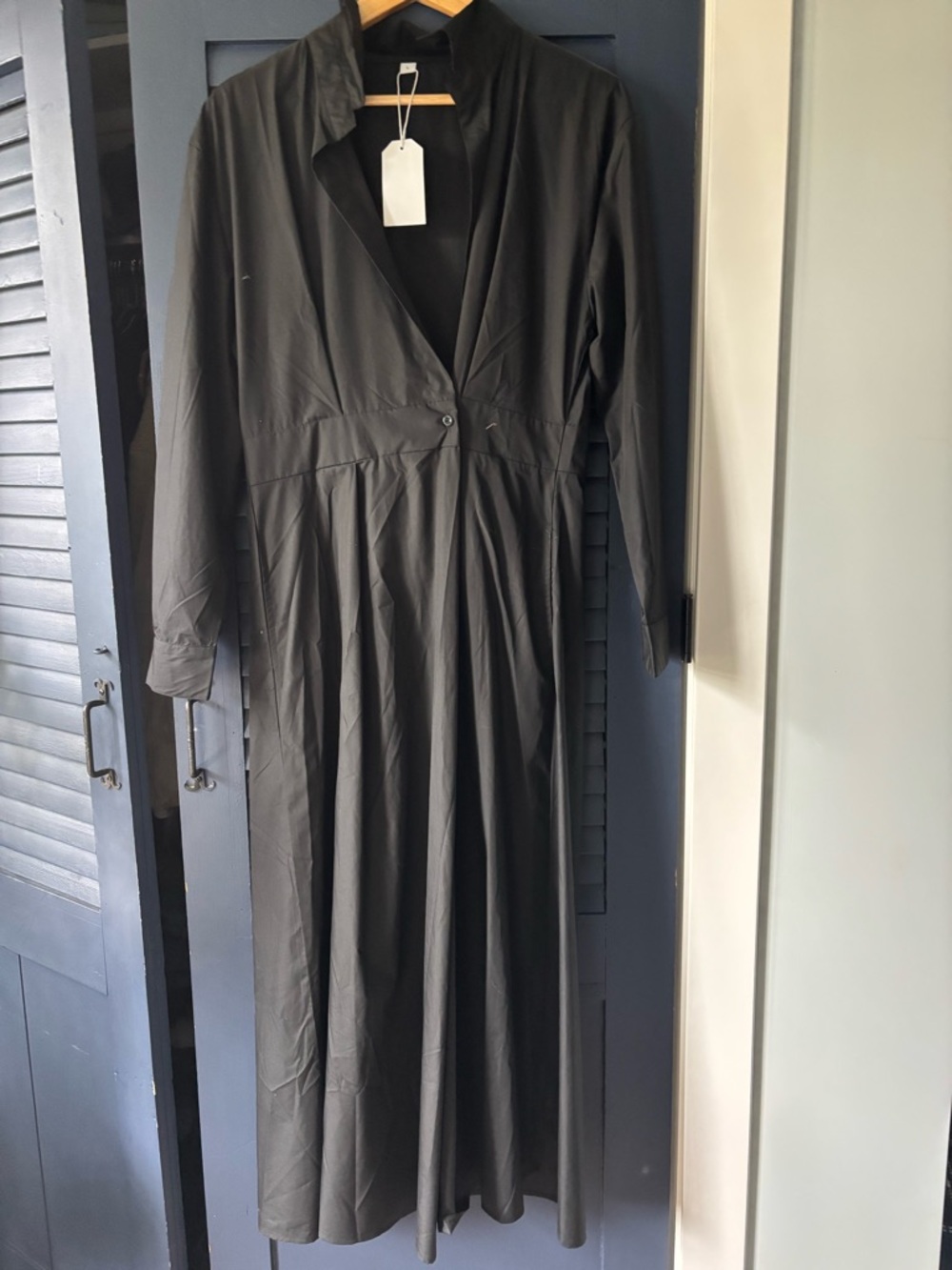 Black Long Sleeve V-Neck Maxi Dress